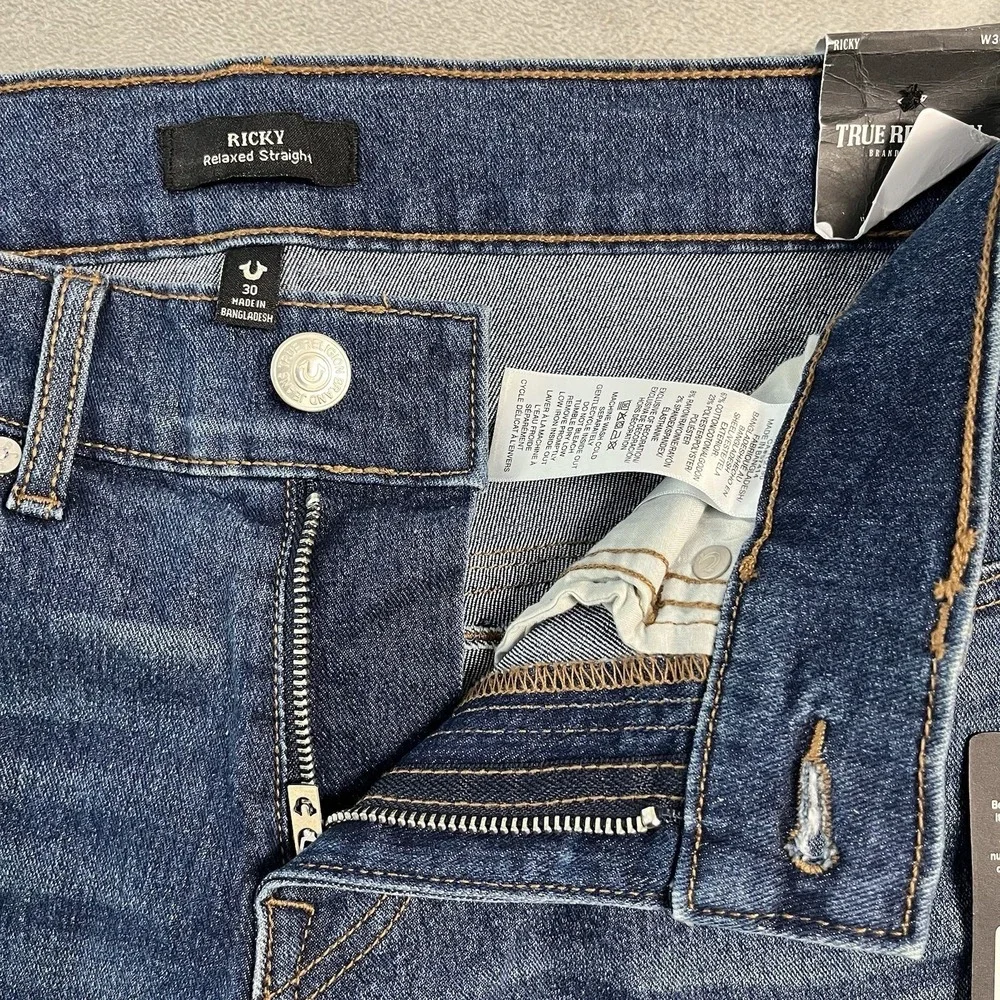 NWT True Religion Ricky Relaxed Straight Jeans Mens 30 (32x34) Medium Wash Flap